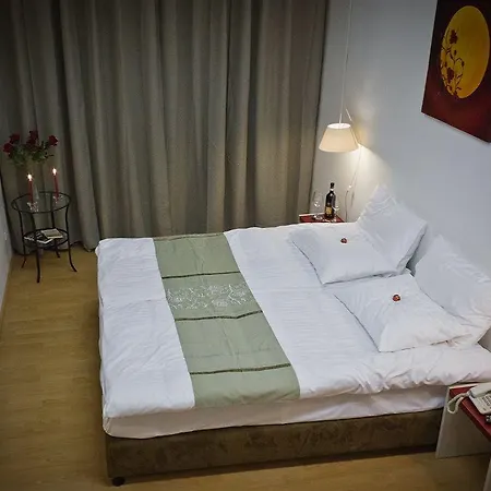 Center בית הארחה 3*